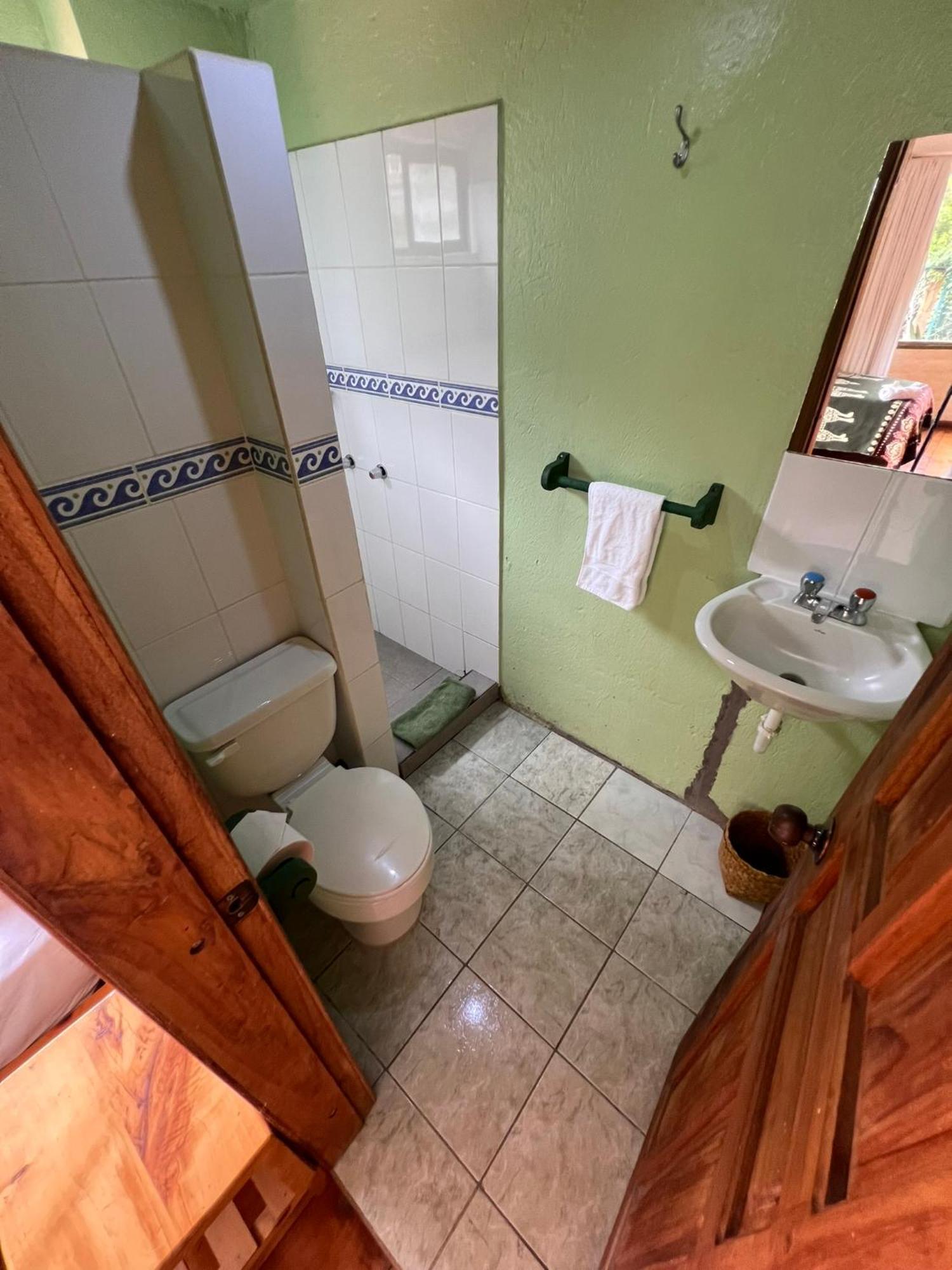 La Casa Verde Eco Guest House Banos  Room photo